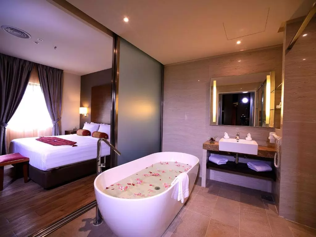 Bella Vista Waterfront Resort
